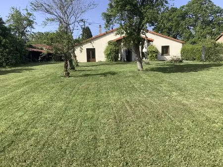 maison ancienne de plain-pied avec jardin