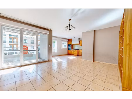 location appartement  m² t-3 à bron  921 €