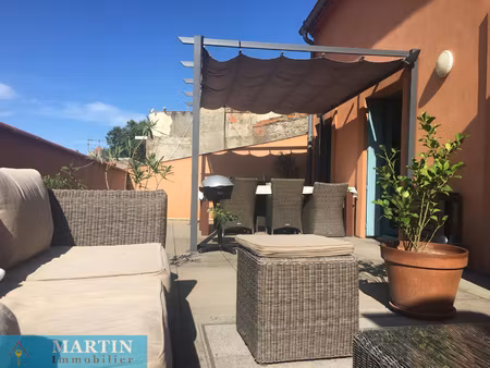 idéalement situé en plein centre de céret  magnifique duplex