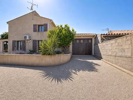 montescot  maison atypique avec beaucoup de charme à rafraichir sh 130 m² sur une parcelle