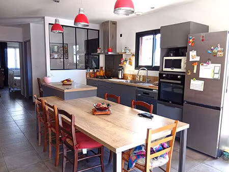 latour bas elne  quartier calme  villa 3 faces en plain pied de 2016 avec 3 chambres dont 