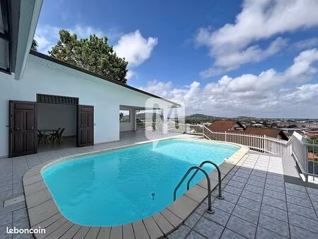 villa 6 pièces 247 m²