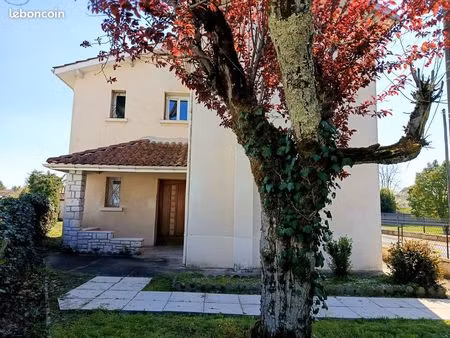maison lumineuse  3chs  121m² + garage et jardin– 200m gare de mussidan