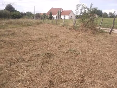 joli terrain de 850 m2 . palise 25870 . as voir