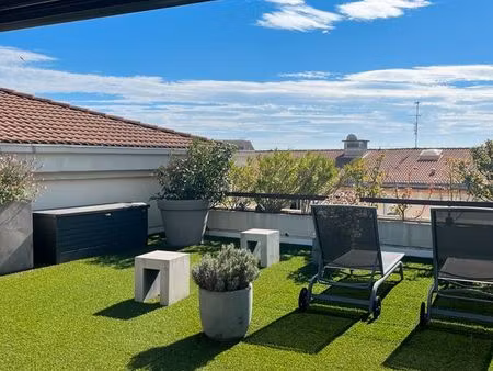 duplex 118 m2 + terrasse 65m2 + 2 parkings - dernier étage nîmes
