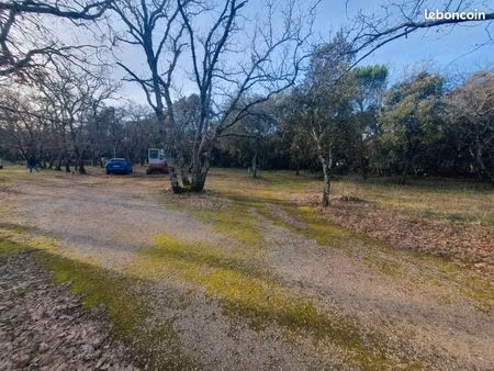 terrain 1 200 m² uzes