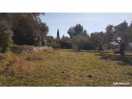 terrain 700 m² salinelles