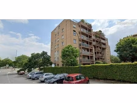commerce 90 m²