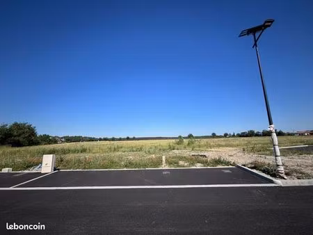 terrain viabilisé 607m² centre village labastidette