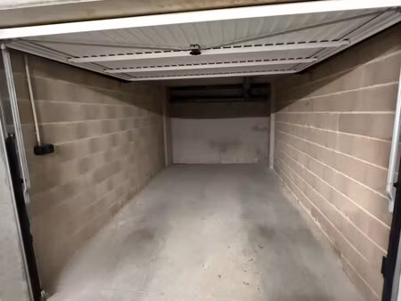hoenheim centre. garage en sous-sol à vendre