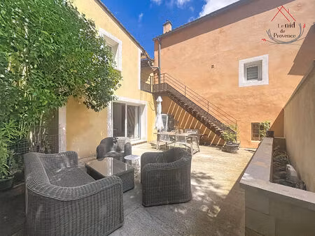 maison de village avec grande terrasse  chateauneuf de gadagne