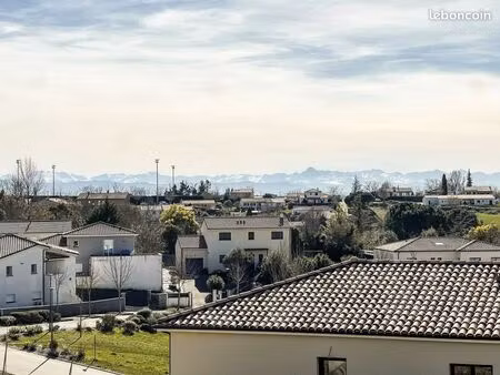 terrain de 450 m² dans le centre de nailloux avec une vue exceptionnelle sur les pyrénées