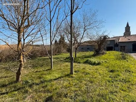 terrain de 512 m² dans le centre d'avignonet exposé sud viabilisé