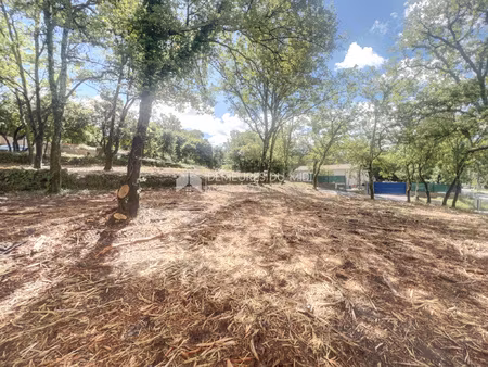 terrain constructible de 873 m2