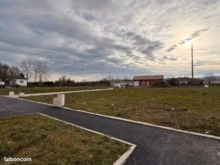terrain 602 m² revel