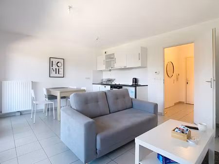 a louer juvignac t2 meublé 40 m2 avec une place de parking