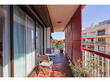 t2 avec terrasse rue breteuil