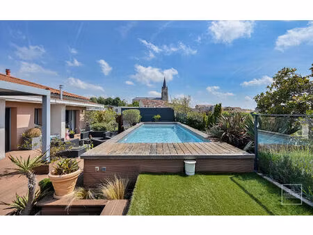 saint didier  coeur de village  appartement de 176m² avec piscine et vue panoramique à 360