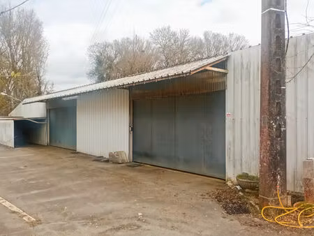 location entrepôt / local industriel  400.00m²  le perrier