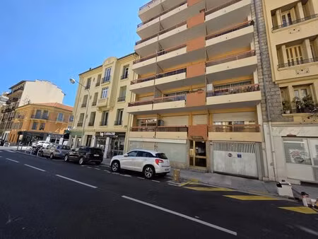 proche république-emplacement de parking en sous-sol sécurisé