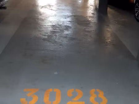 16è emplacement de parking au 3è sous-sol facile d'accès