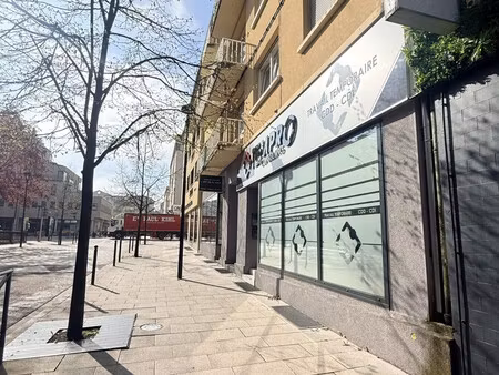 beau local commercial rénové