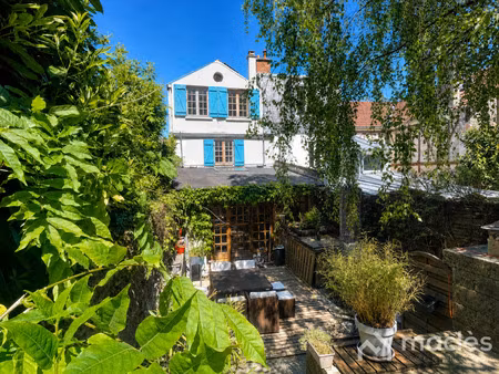 maison de ville avec grand jardin donnant sur la forêt
