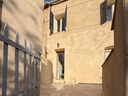 maison de village t3 restaurée avec 2 terrasses.