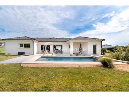 maison récente plain-pied 146 m2 - 4 chambres - piscine chau