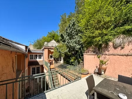 nemours (77) centre ville. maison atypique 7 pièces de 170 m² avec extérieurs en plusieurs