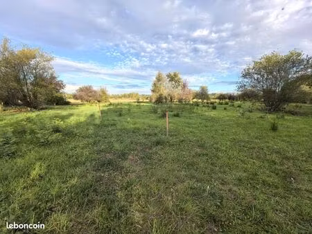 terrain 820 m² roquettes