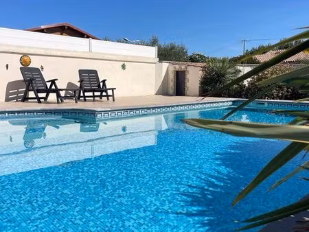 maison individuelle 4 pièces avec piscine et grand jardin