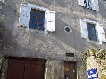maison en pierre – centre beaulieu-sur-dordogne – fort potentiel