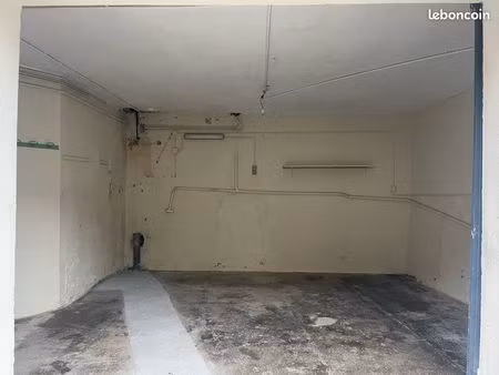 garage moto / stockage