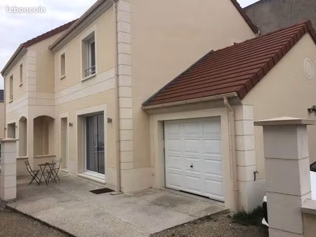 a louer petite maison de ville mitoyenne