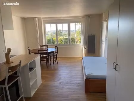 beau studio meublé + jardinet face aux vignes  15mn angers centre