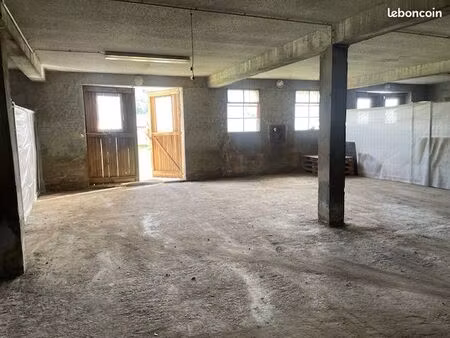 ancelle loue hangar stockage 40m2/ 120/mois