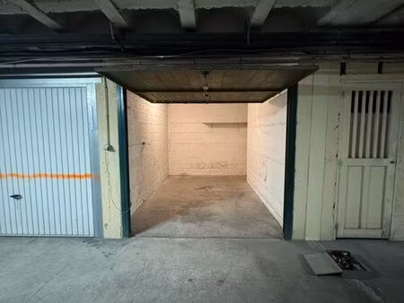 garage proche médiathèque