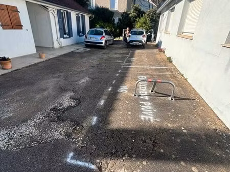 place de parking sainte savine proche gare