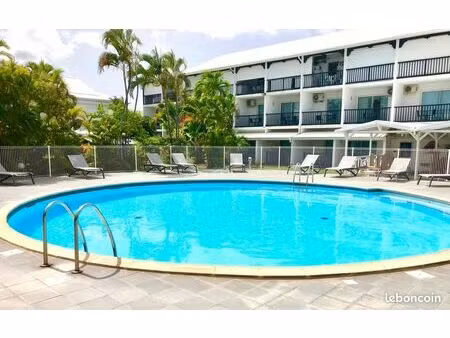 studio meublé 24 m2 sur marina avec citerne  piscine et lave-linge