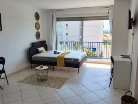 studio meublé haut d gamme / 26m2 + balcon /690 cc