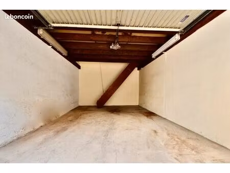 garage /box avec mezzanine de rangement
