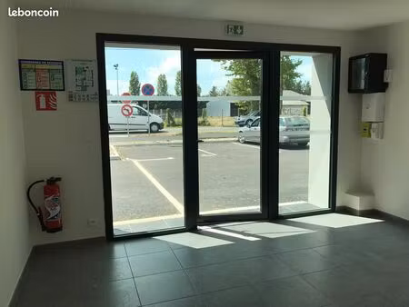 local commercial-bureau 47m²