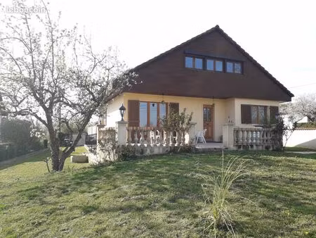 maison 100 m2 avec jardin clos et arboré