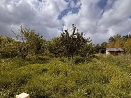 terrain proche du centre ville viabilisé de 722m²