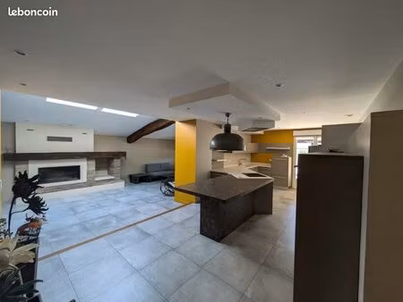 maison . 6 pièces . 288 m²