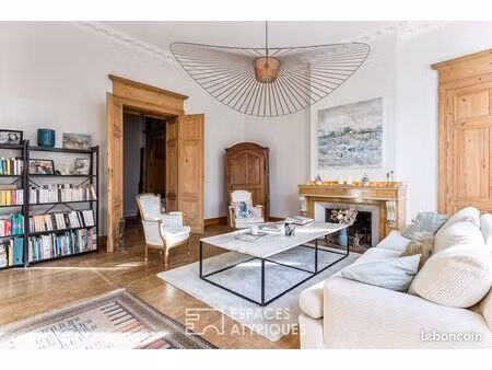 appartement 5 pièces 199 m²