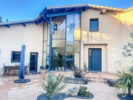 maison 8 pièces 141 m²
