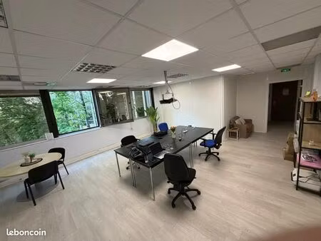 bureaux à louer à labège : 54 m² à 1 000 /mois