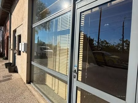 local commercial lumineux avec mezzanine – nailloux – 43 m²